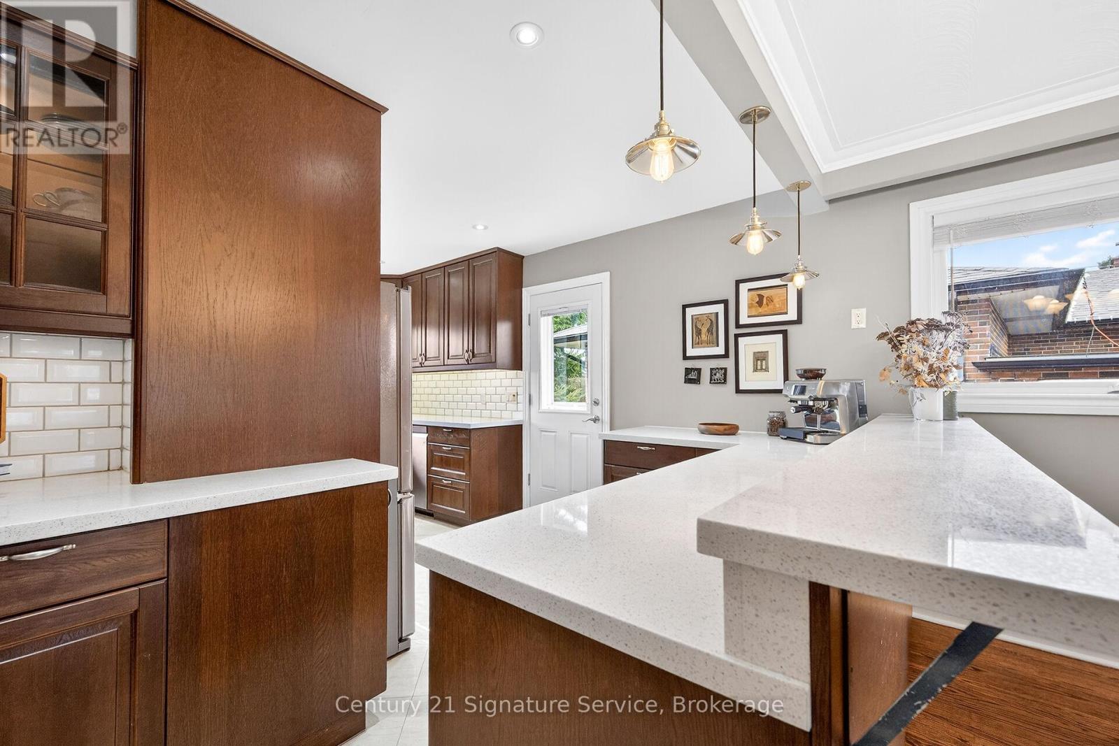 83 Coney Road, Toronto, Ontario  M8Z 2K7 - Photo 7 - W12912780