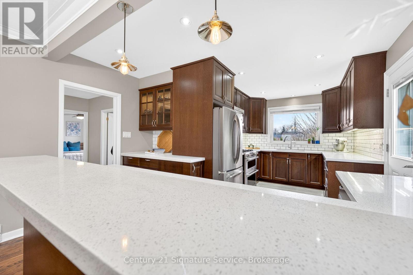 83 Coney Road, Toronto, Ontario  M8Z 2K7 - Photo 9 - W12912780