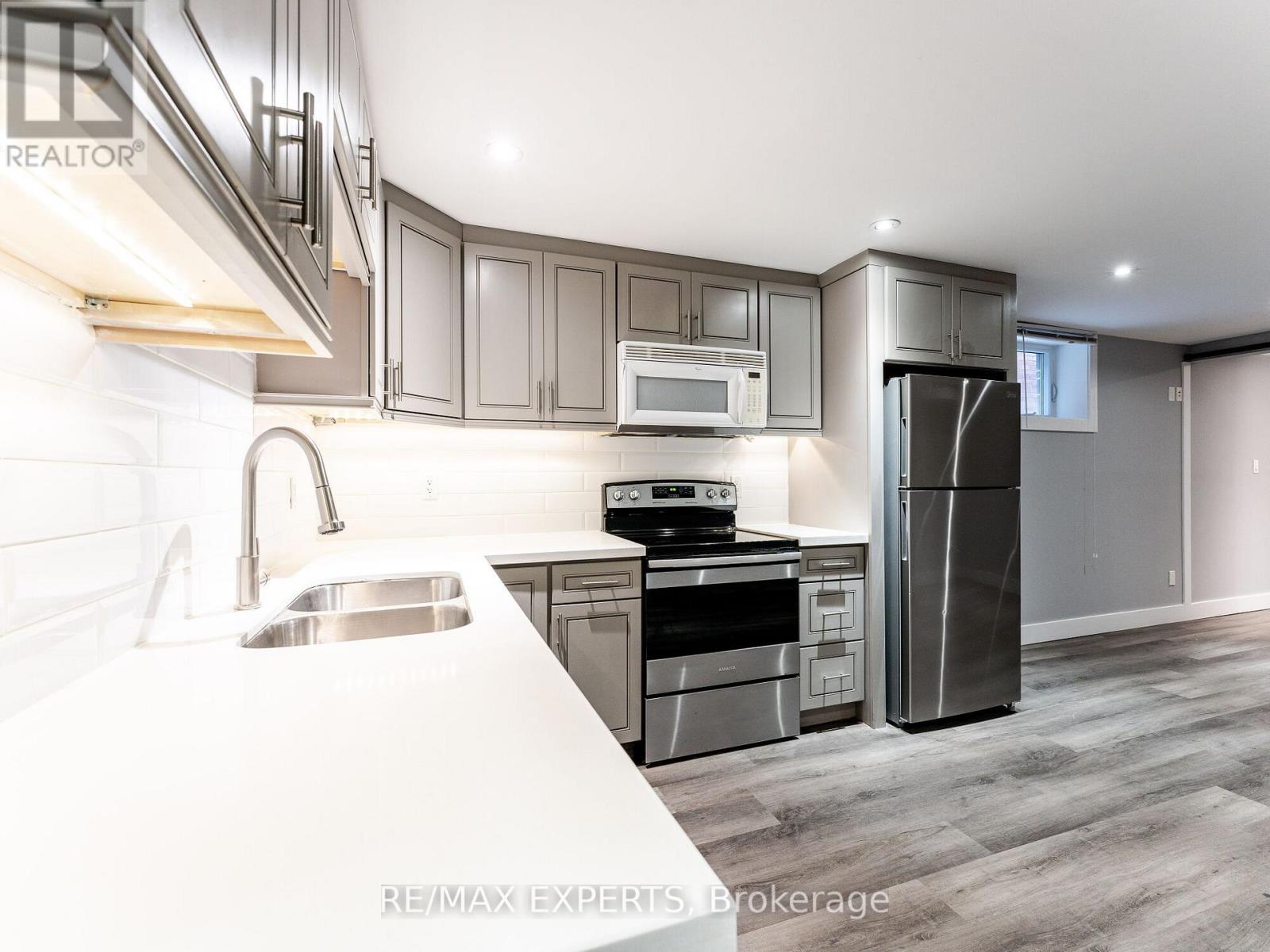 2 Hyde Avenue, Toronto, Ontario  M6M 1J3 - Photo 11 - W12912784