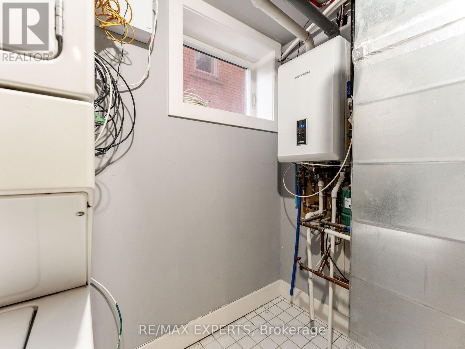 2 Hyde Avenue, Toronto, Ontario  M6M 1J3 - Photo 15 - W12912784