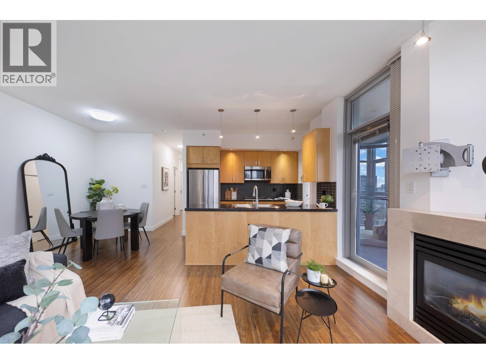 1802 1050 Smithe Street, Vancouver, British Columbia  V6G 4T4 - Photo 2 - R3102779