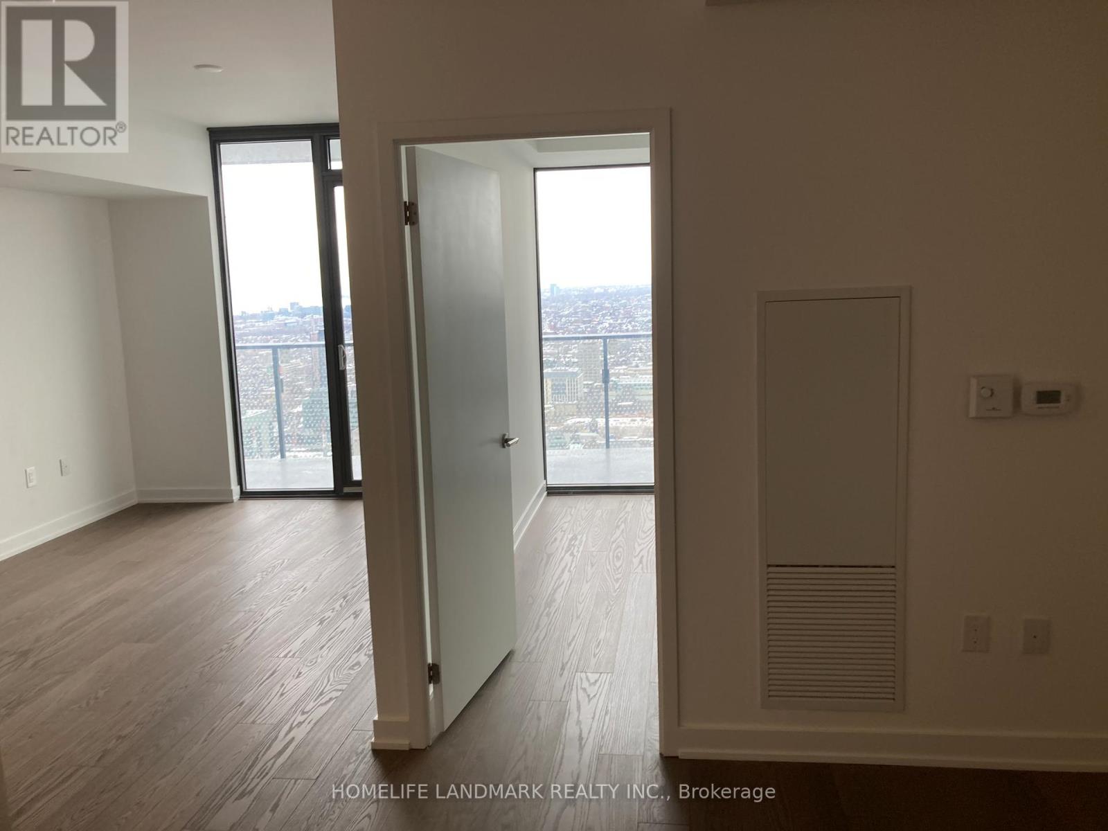 4807 - 11 Wellesley Street W, Toronto, Ontario  M4Y 0G4 - Photo 2 - C12912810