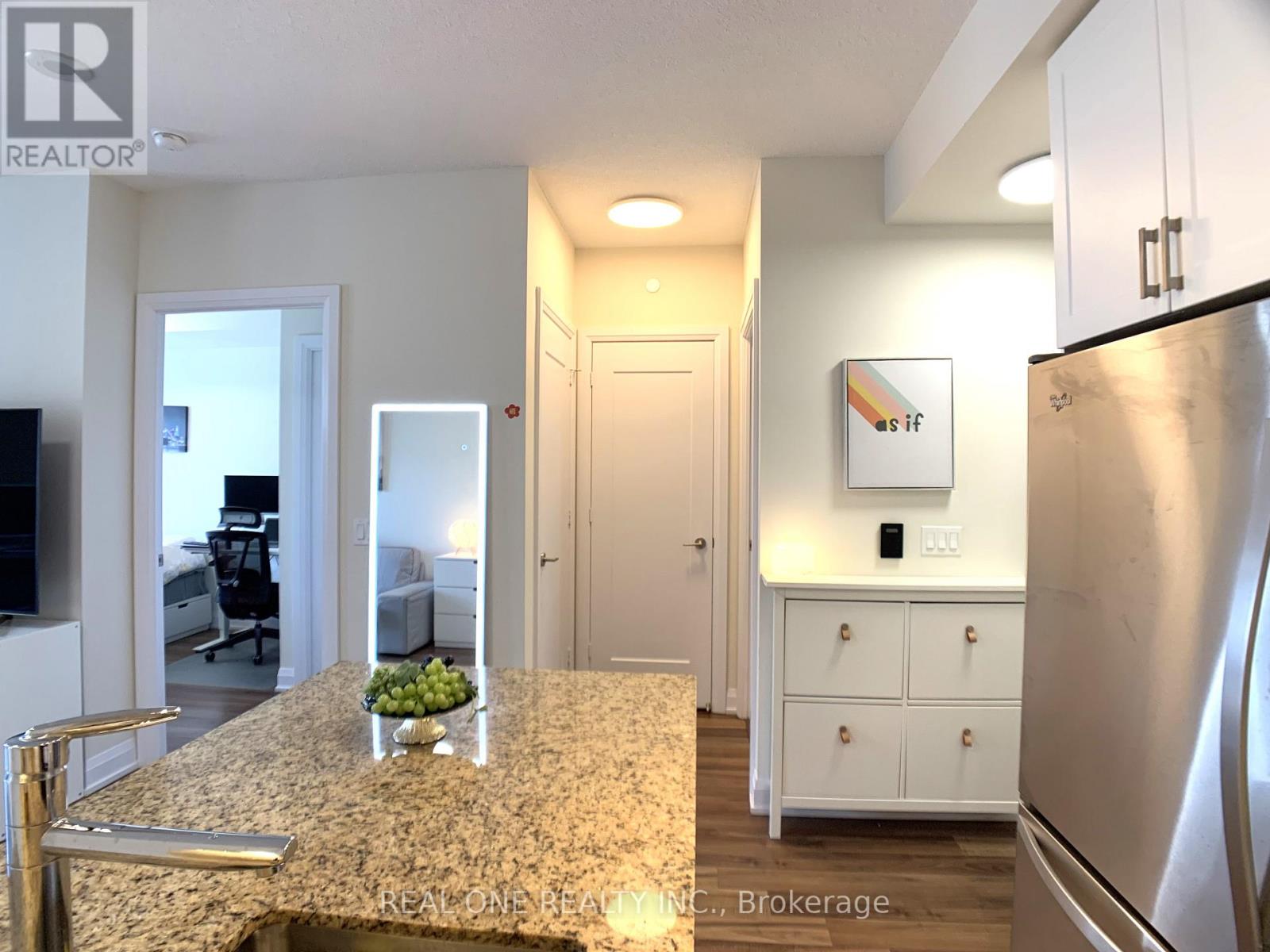 1508 - 18 Graydon Hall Drive, Toronto, Ontario  M3A 0A4 - Photo 3 - C12912814