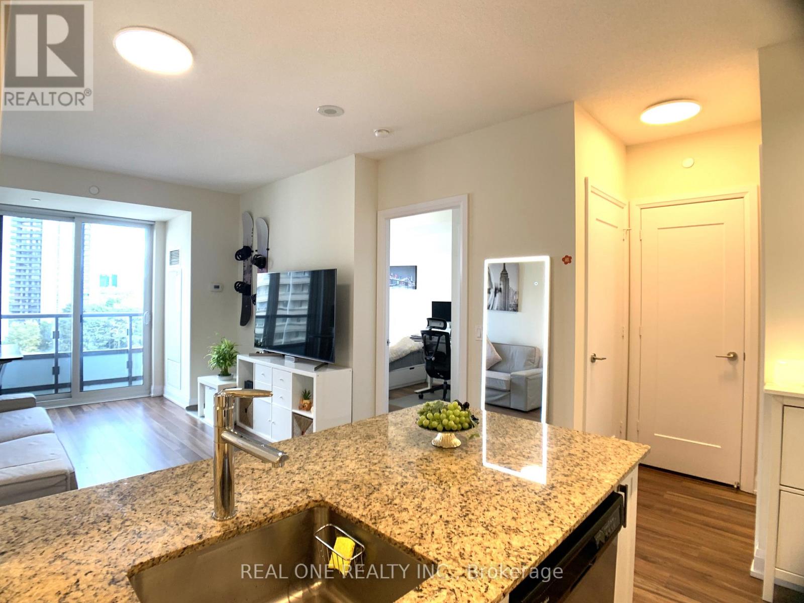 1508 - 18 Graydon Hall Drive, Toronto, Ontario  M3A 0A4 - Photo 5 - C12912814