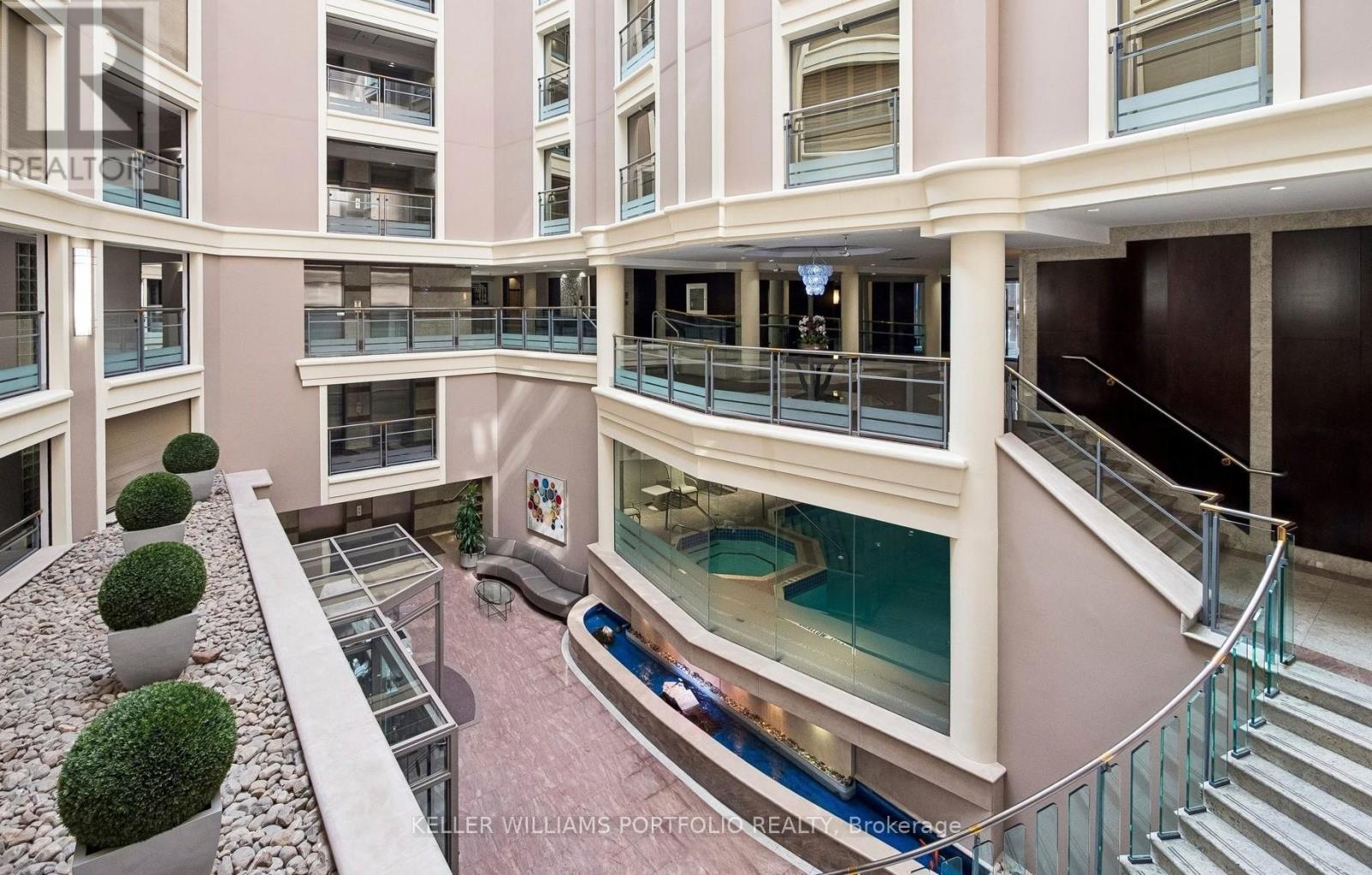 702 - 2727 YONGE STREET, Toronto, Ontario