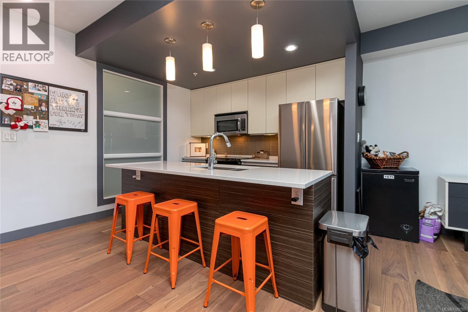 201 1008 Tillicum Rd, Esquimalt, British Columbia  V9A 1Z8 - Photo 10 - 1029782