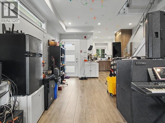 2412 Dundas Street, Vancouver, British Columbia  V5K 1P6 - Photo 8 - R3098787