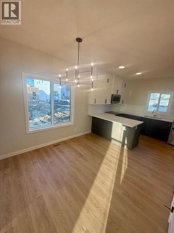 341 Ellen Park, Crossfield, Alberta  T0M 0S0 - Photo 4 - A2295058