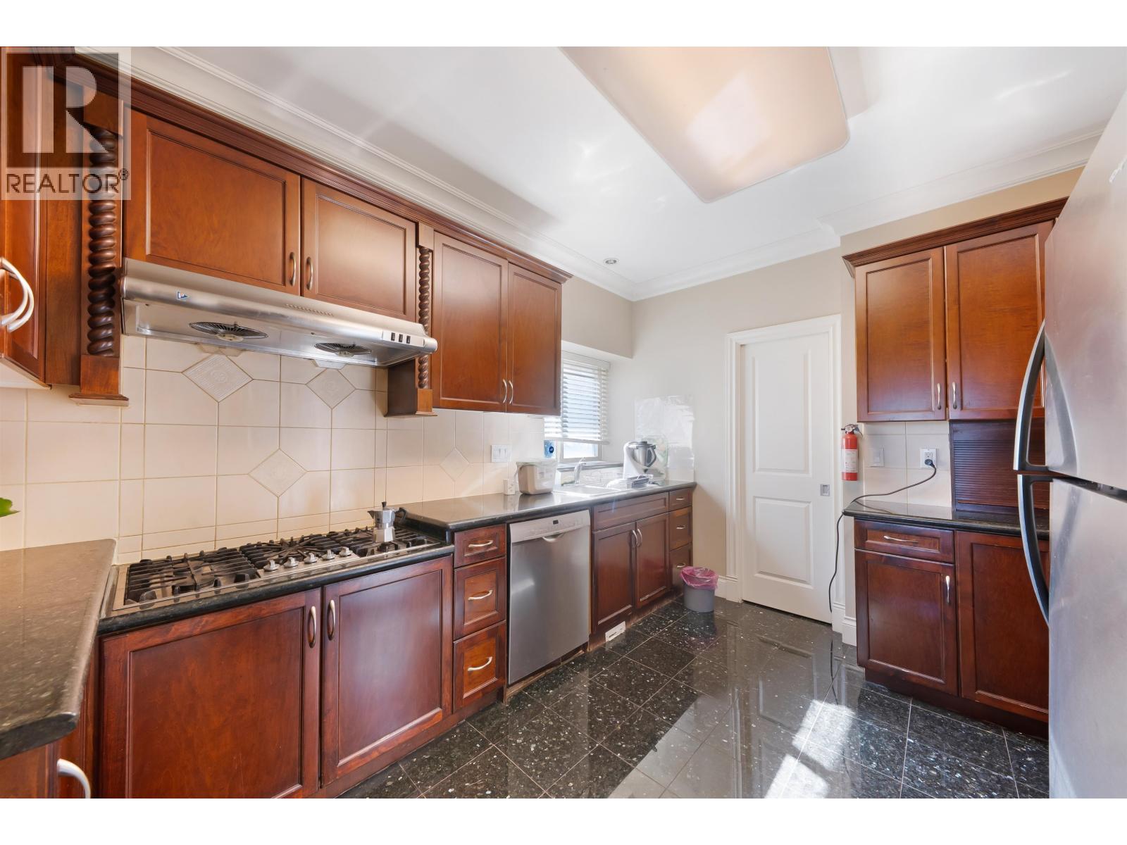 6166 Denbigh Avenue, Burnaby, British Columbia  V5H 3R5 - Photo 10 - R3102303