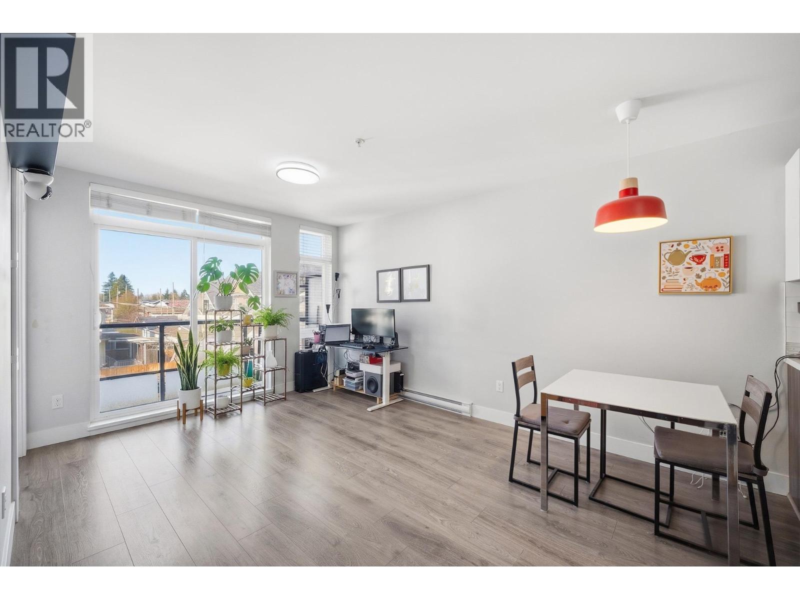 302 3939 KNIGHT STREET, Vancouver, British Columbia