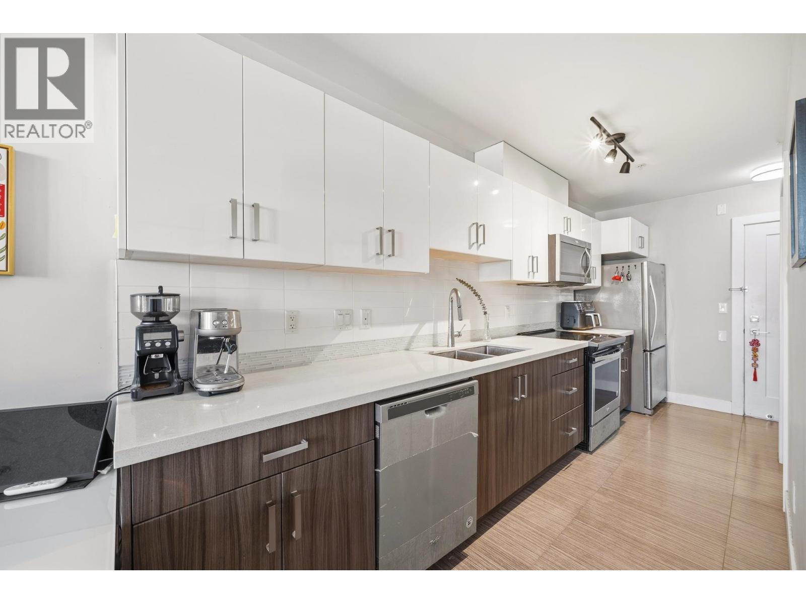 302 3939 Knight Street, Vancouver, British Columbia  V5N 3L8 - Photo 4 - R3102650