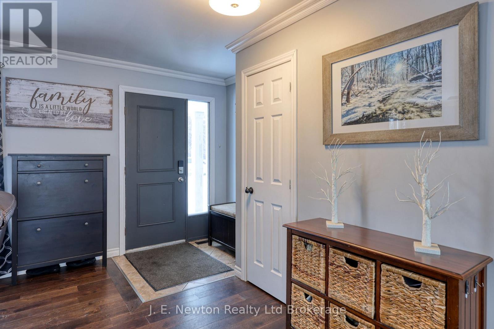 39 North Street W, Tillsonburg, Ontario  N4G 1B9 - Photo 2 - X12912950