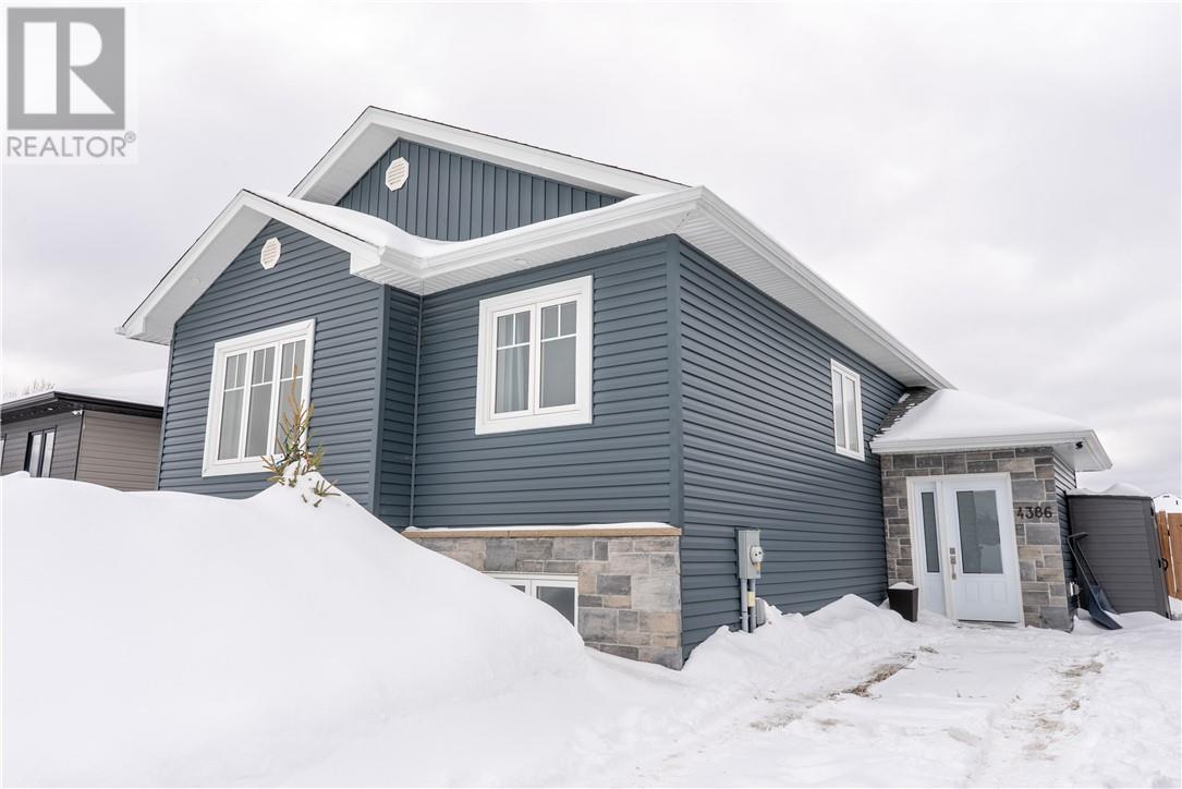 4386 Larocque Avenue, Hanmer, Ontario  P3P 0C9 - Photo 2 - 2126883