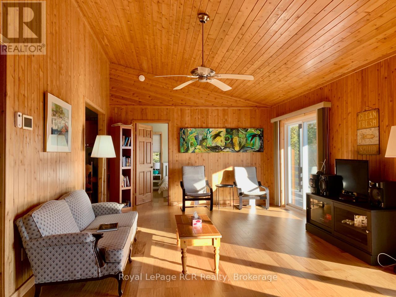 34 Hatt Street, Northern Bruce Peninsula, Ontario  N0H 2R0 - Photo 12 - X12912866