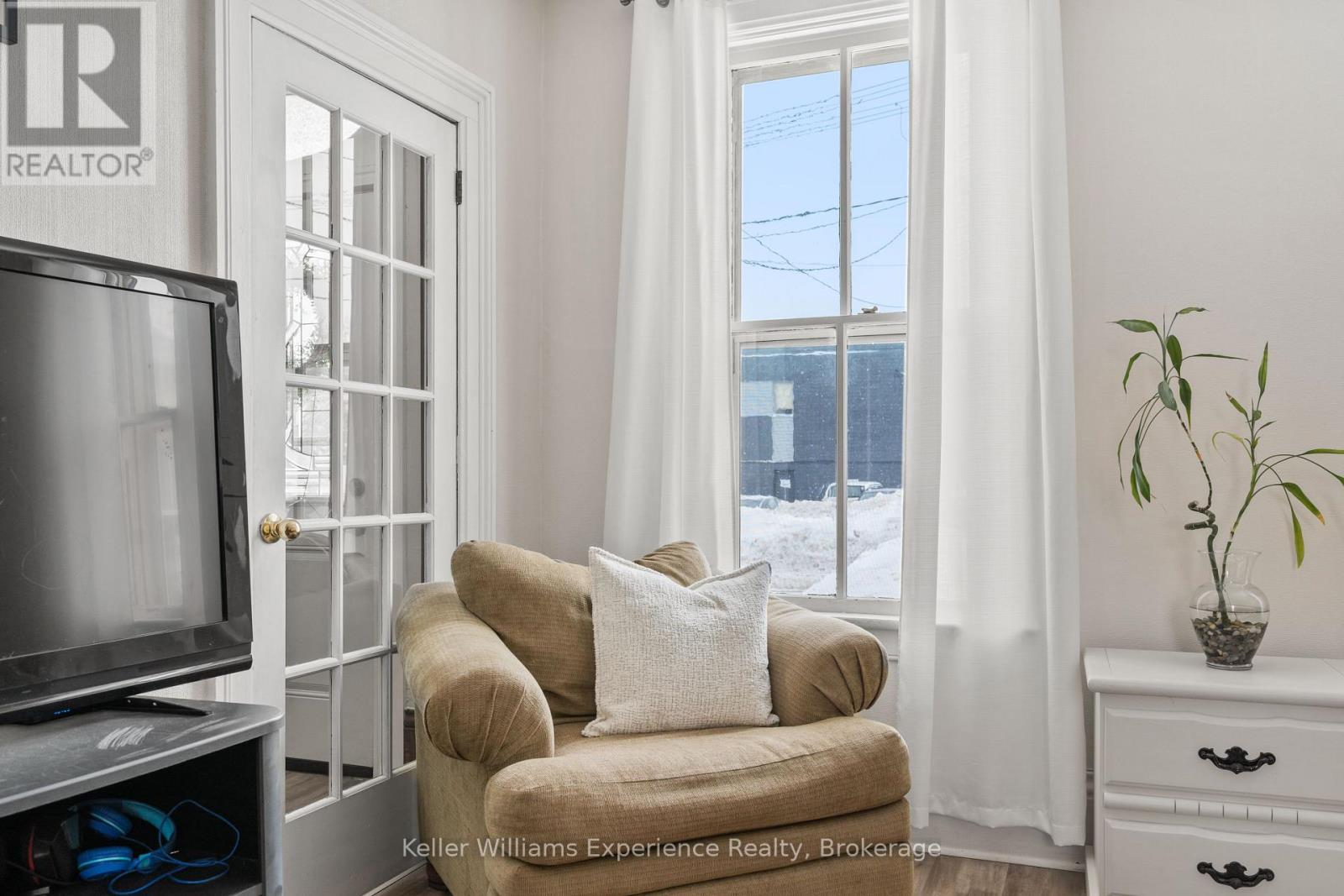 253 11th Street E, Owen Sound, Ontario  N4K 1T8 - Photo 7 - X12912892