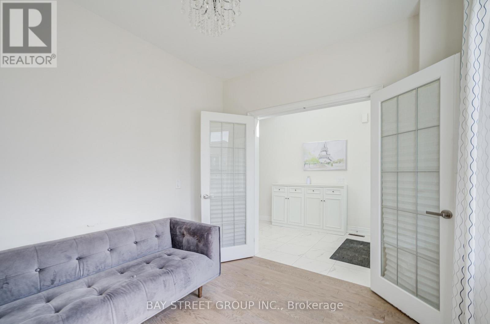 152 Ben Sinclair Avenue, East Gwillimbury, Ontario  L9N 0Z2 - Photo 3 - N12859002