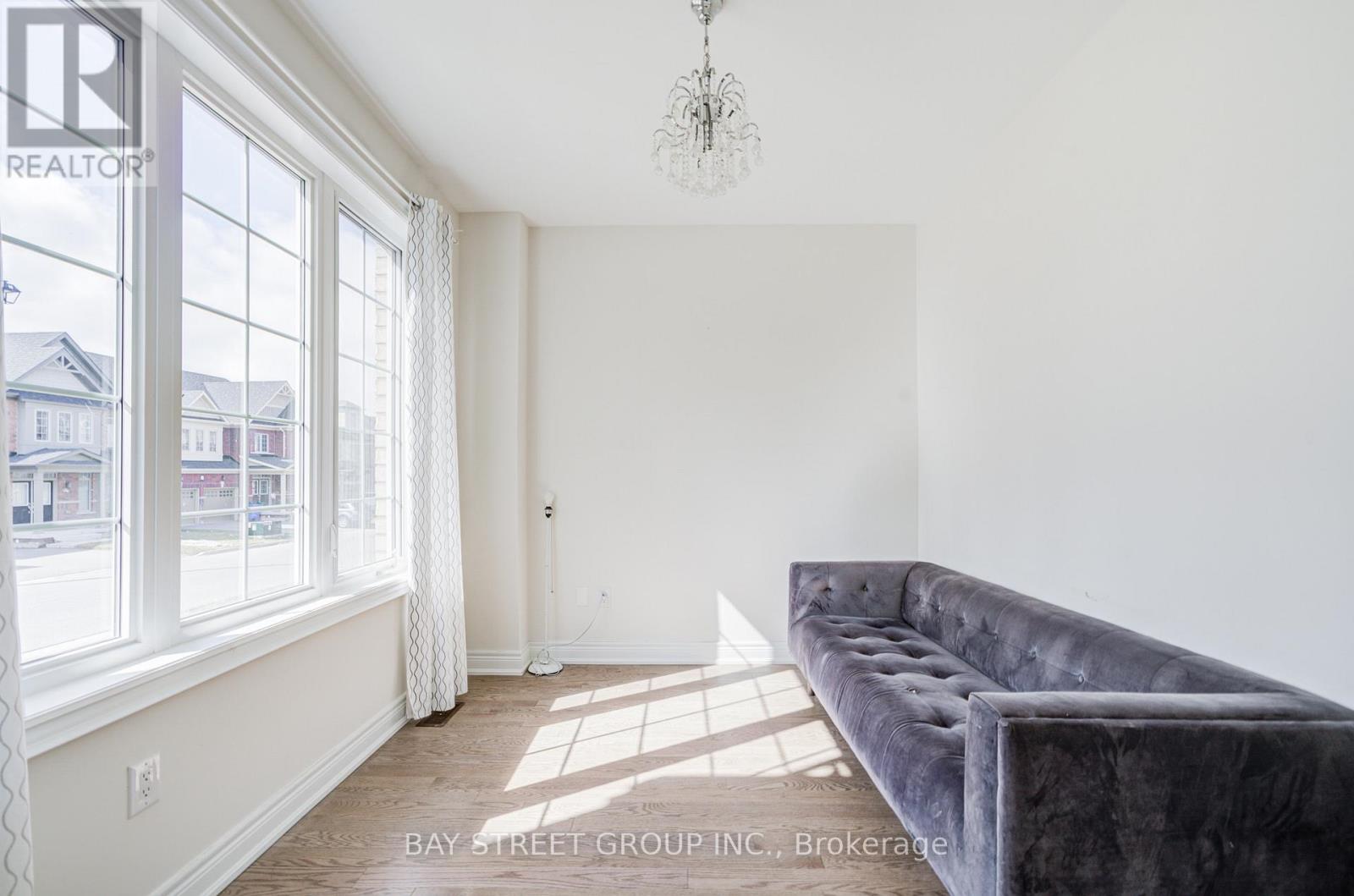 152 Ben Sinclair Avenue, East Gwillimbury, Ontario  L9N 0Z2 - Photo 4 - N12859002