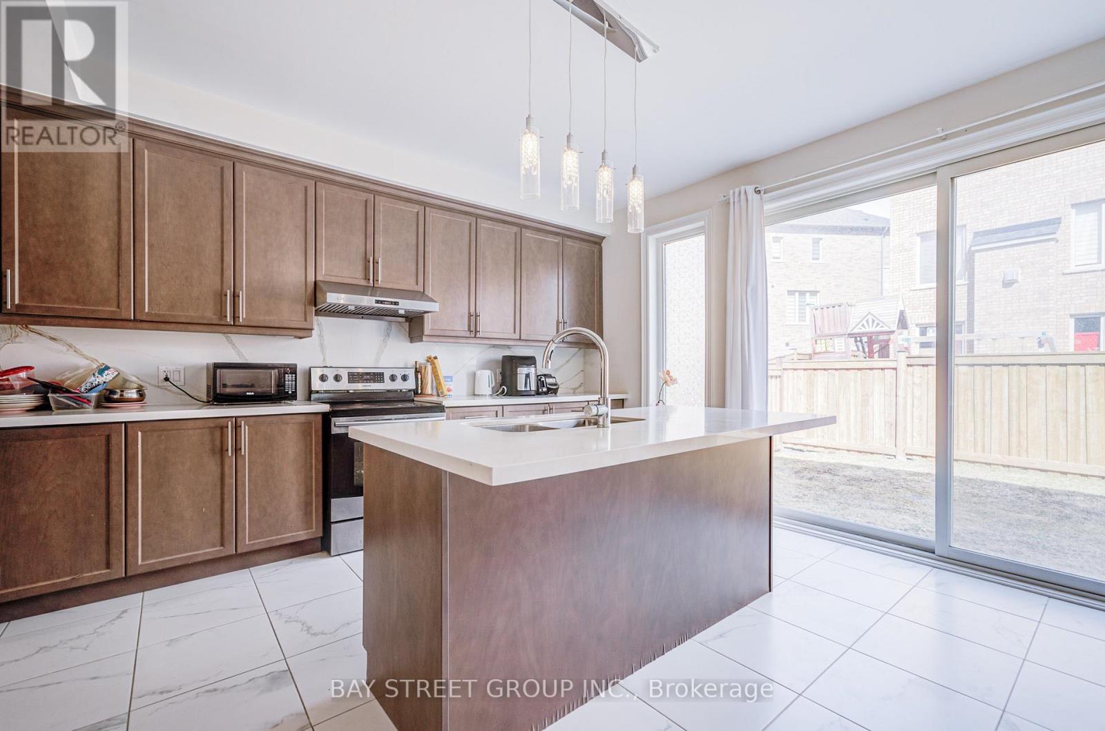 152 Ben Sinclair Avenue, East Gwillimbury, Ontario  L9N 0Z2 - Photo 9 - N12859002