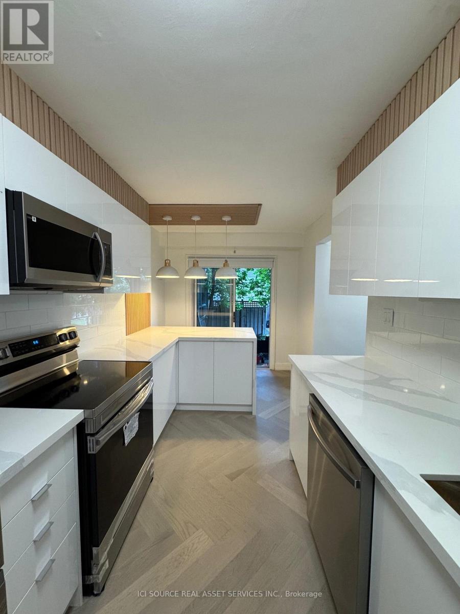 10 - 914 Mohawk Road E, Hamilton, Ontario  L8T 2R8 - Photo 2 - X12908052