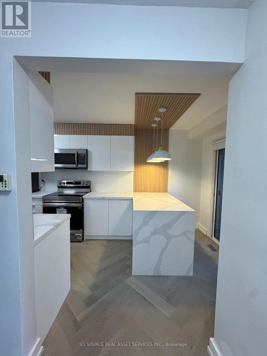 10 - 914 Mohawk Road E, Hamilton, Ontario  L8T 2R8 - Photo 4 - X12908052