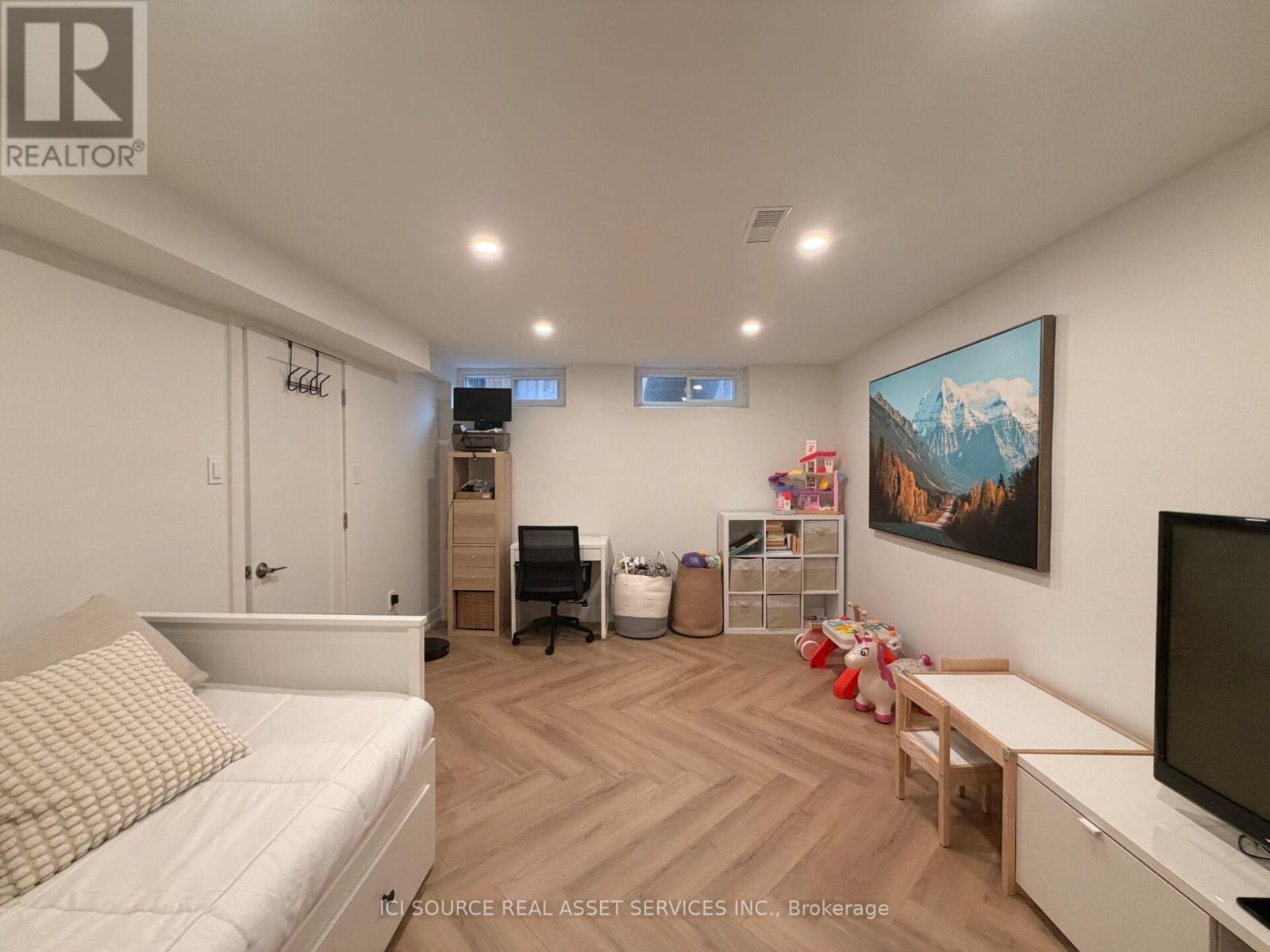 10 - 914 Mohawk Road E, Hamilton, Ontario  L8T 2R8 - Photo 16 - X12908052