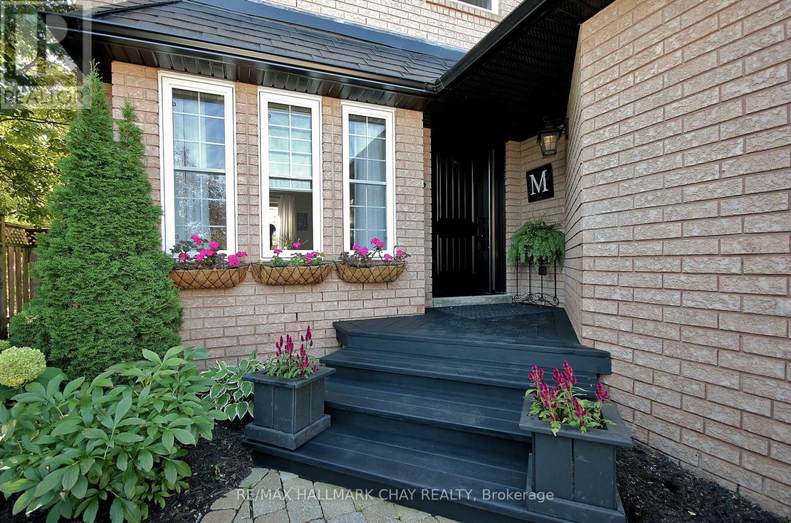 1084 Winnifred Court, Innisfil, Ontario  L9S 2B3 - Photo 4 - N12698484