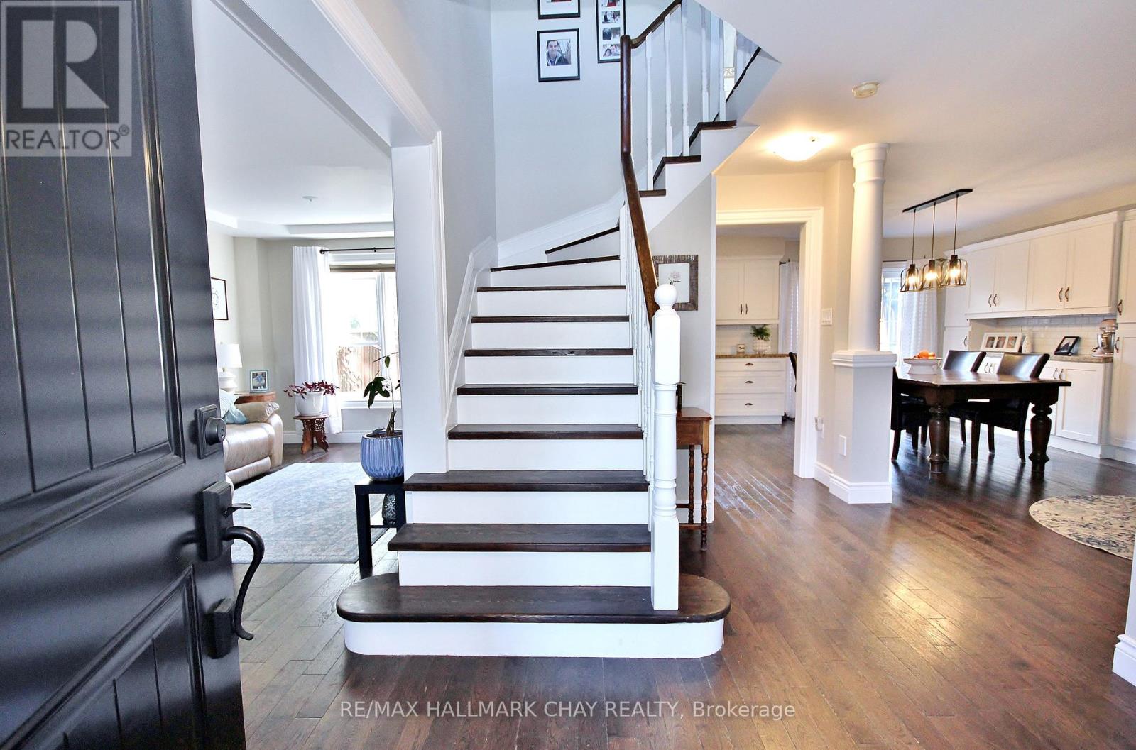 1084 Winnifred Court, Innisfil, Ontario  L9S 2B3 - Photo 6 - N12698484