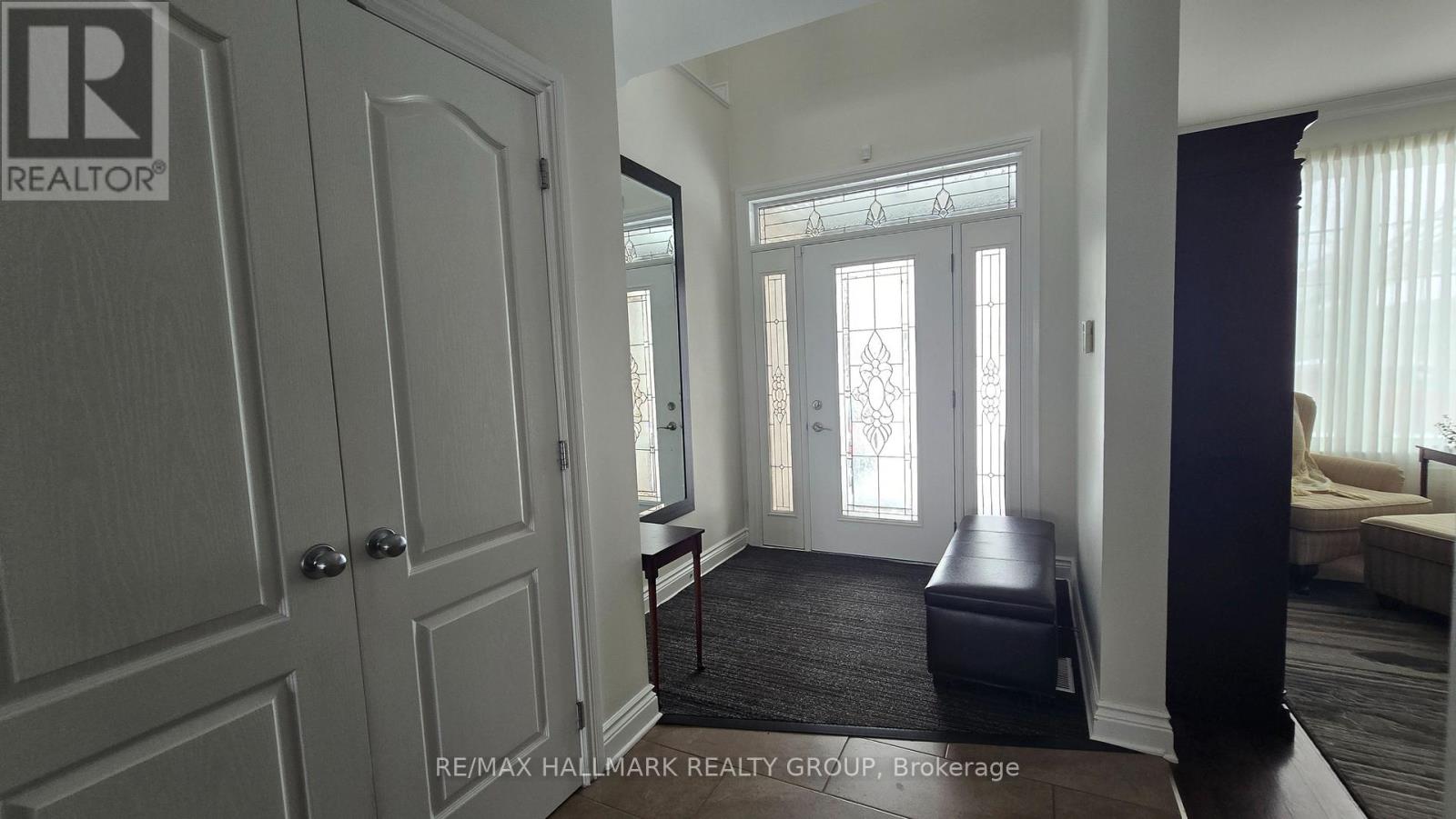 453 Keith Crescent, Ottawa, Ontario  K1W 0A5 - Photo 2 - X12912920