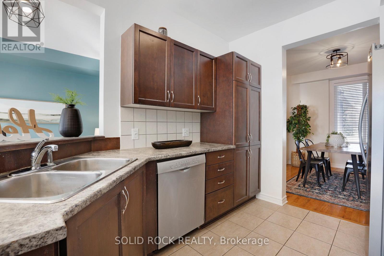 62 Evelyn Powers Private, Ottawa, Ontario  K2S 0E1 - Photo 11 - X12912930