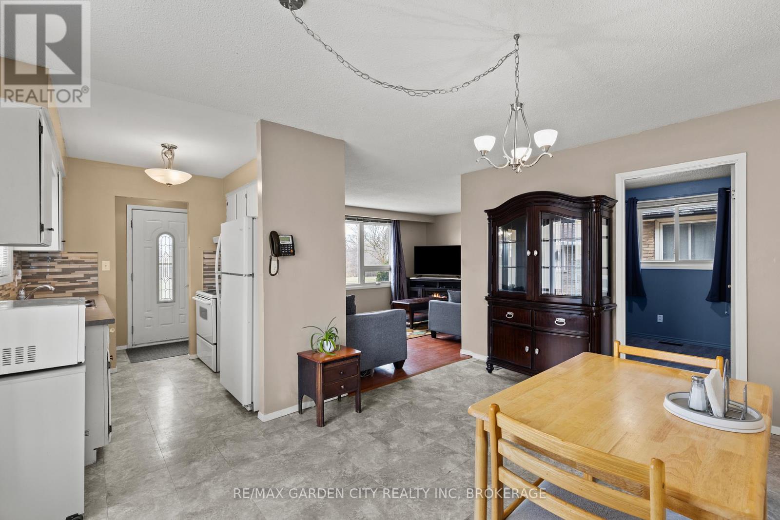 18 Thorncliff Drive, St. Catharines (Oakdale), Ontario  L2P 3N4 - Photo 10 - X12912932