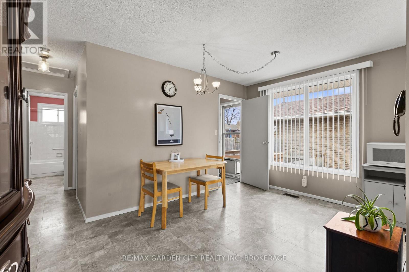 18 Thorncliff Drive, St. Catharines (Oakdale), Ontario  L2P 3N4 - Photo 11 - X12912932