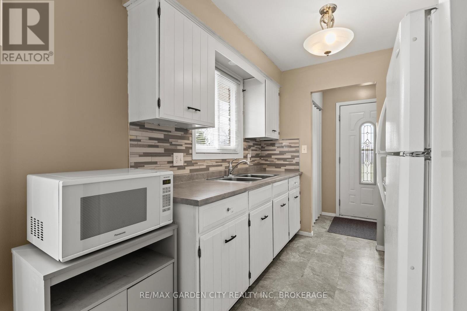 18 Thorncliff Drive, St. Catharines (Oakdale), Ontario  L2P 3N4 - Photo 12 - X12912932