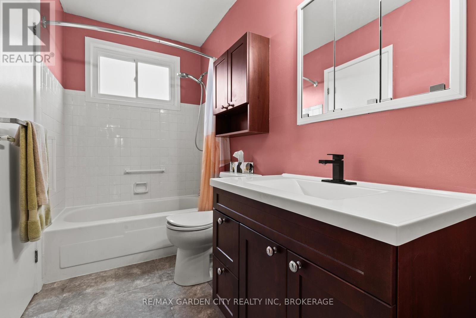 18 Thorncliff Drive, St. Catharines (Oakdale), Ontario  L2P 3N4 - Photo 19 - X12912932