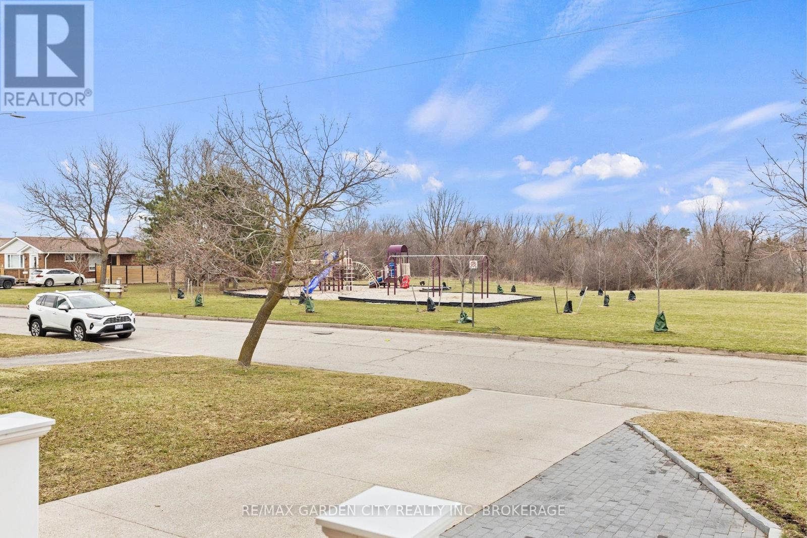 18 Thorncliff Drive, St. Catharines (Oakdale), Ontario  L2P 3N4 - Photo 3 - X12912932