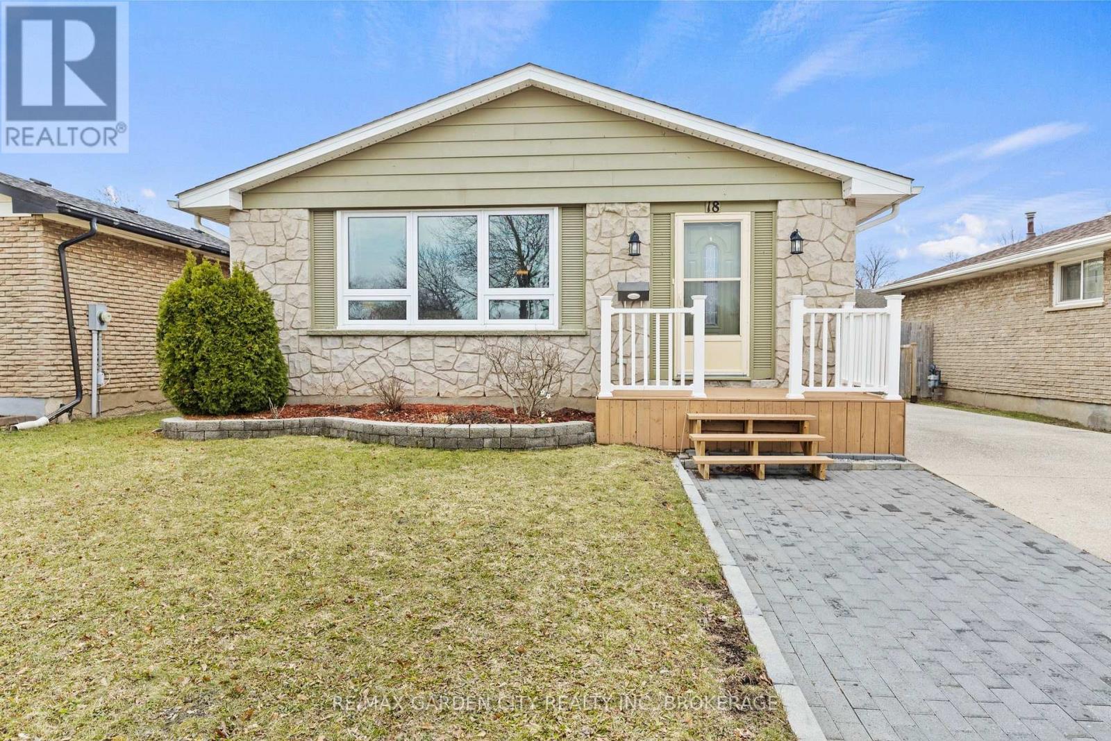 18 Thorncliff Drive, St. Catharines (Oakdale), Ontario  L2P 3N4 - Photo 36 - X12912932