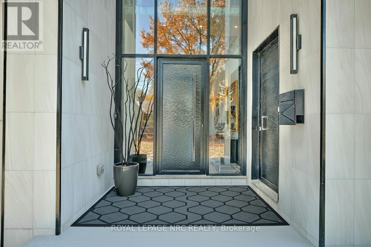 10 Pawling Street, St. Catharines, Ontario  L2N 5M2 - Photo 4 - X12912978