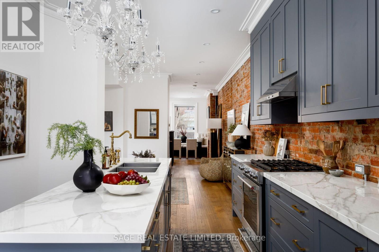 221 Crawford Street, Toronto, Ontario  M6J 2V5 - Photo 12 - C12912854