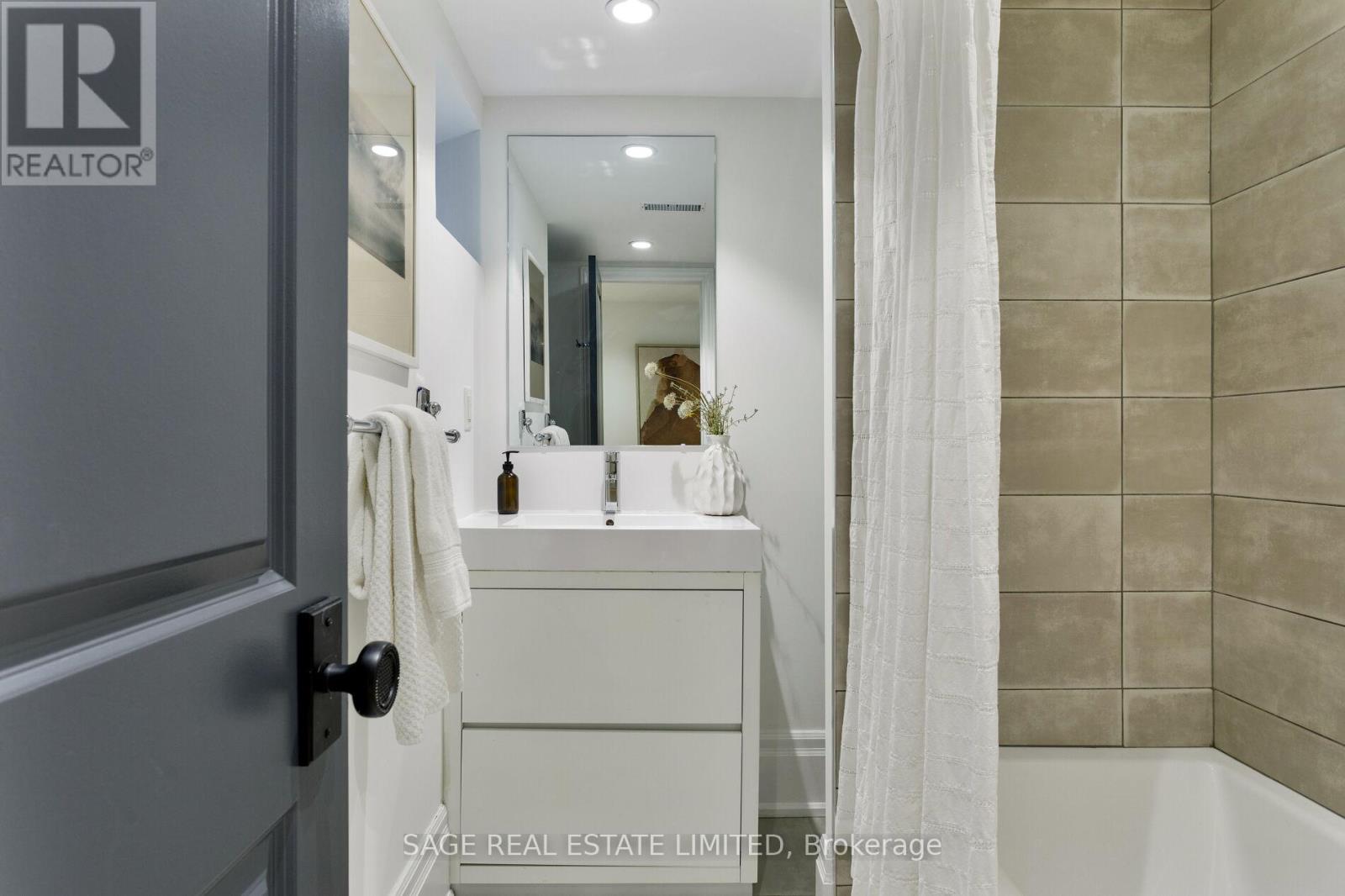 221 Crawford Street, Toronto, Ontario  M6J 2V5 - Photo 48 - C12912854