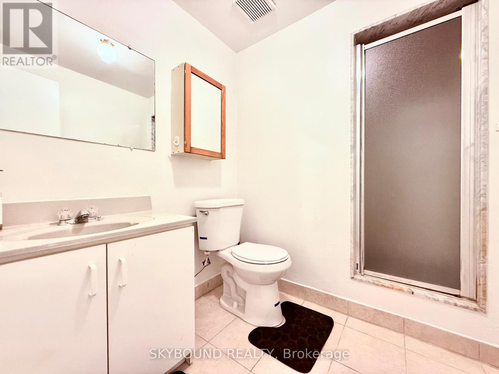 Lower, Bedroom 2 - 33 Yatesbury Road, Toronto, Ontario  M2H 1G1 - Photo 10 - C12912868