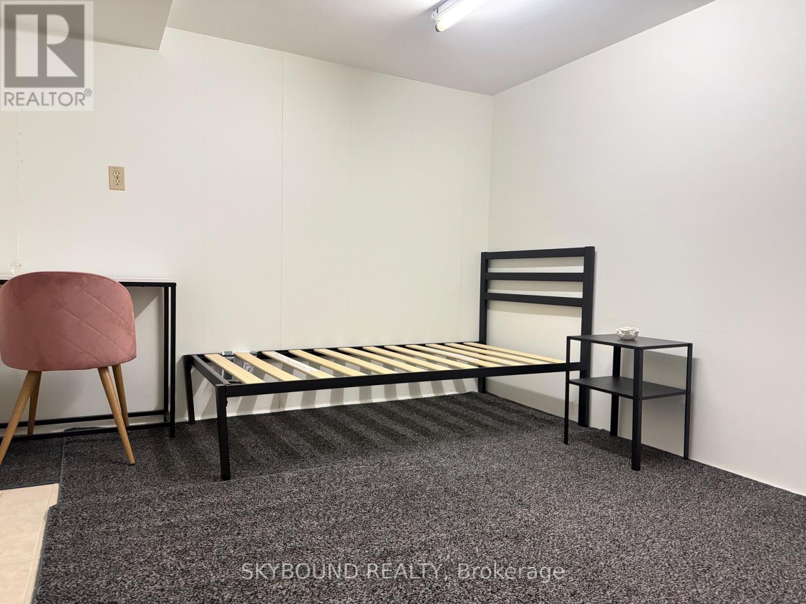 Lower, Bedroom 2 - 33 Yatesbury Road, Toronto, Ontario  M2H 1G1 - Photo 9 - C12912868