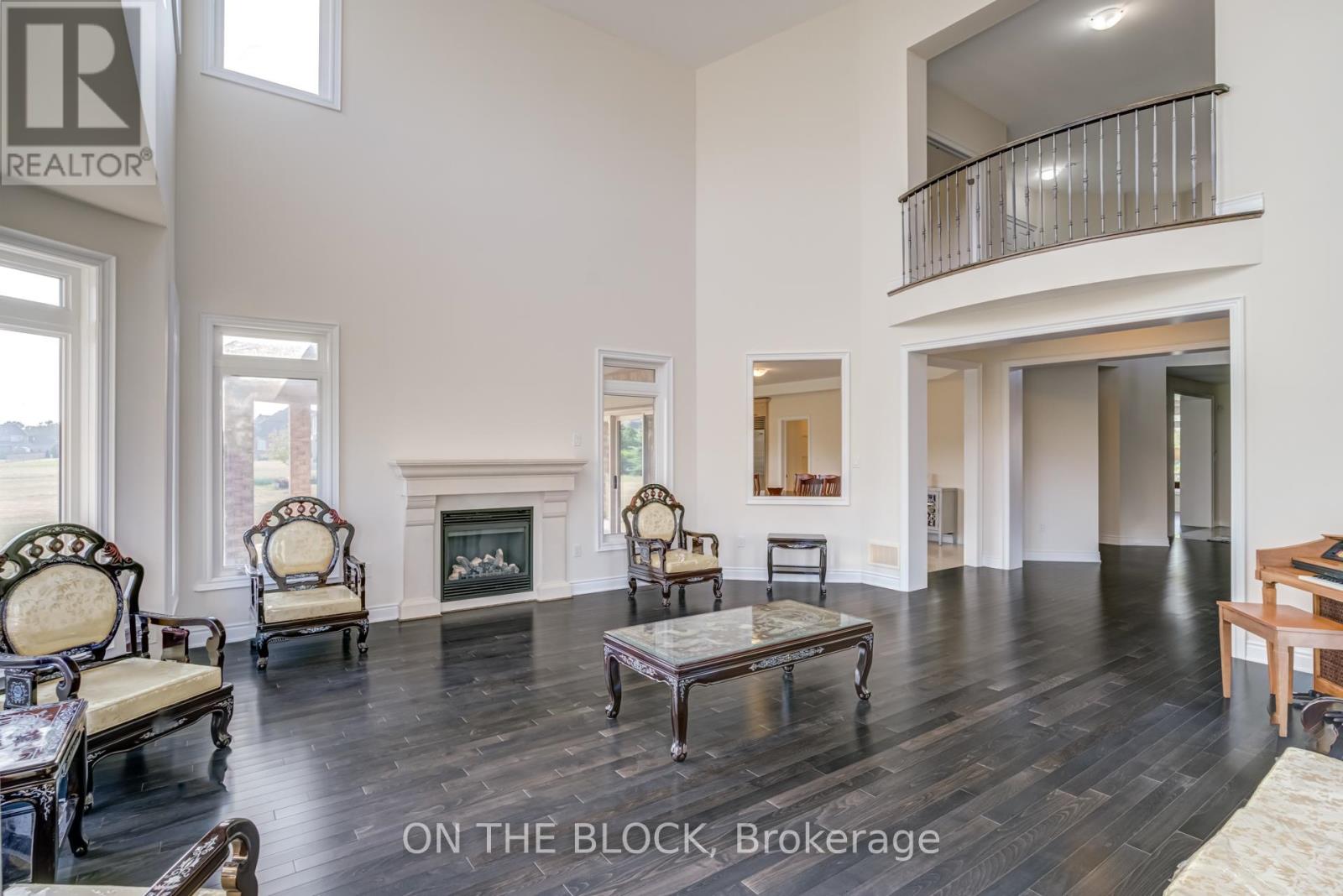 24 Whitewood Drive, Whitchurch-Stouffville, Ontario  L4A 1R9 - Photo 11 - N12912874