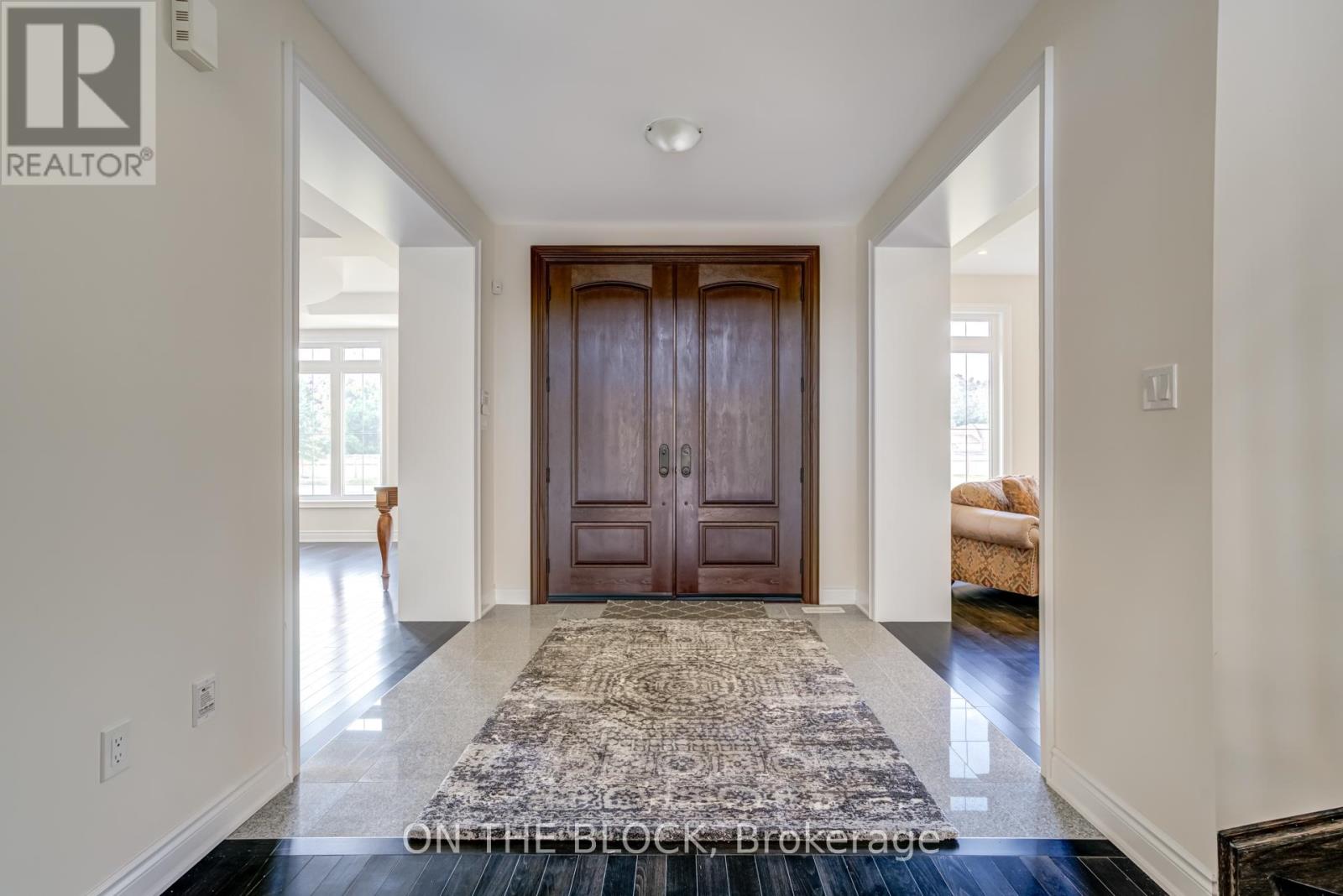 24 Whitewood Drive, Whitchurch-Stouffville, Ontario  L4A 1R9 - Photo 4 - N12912874