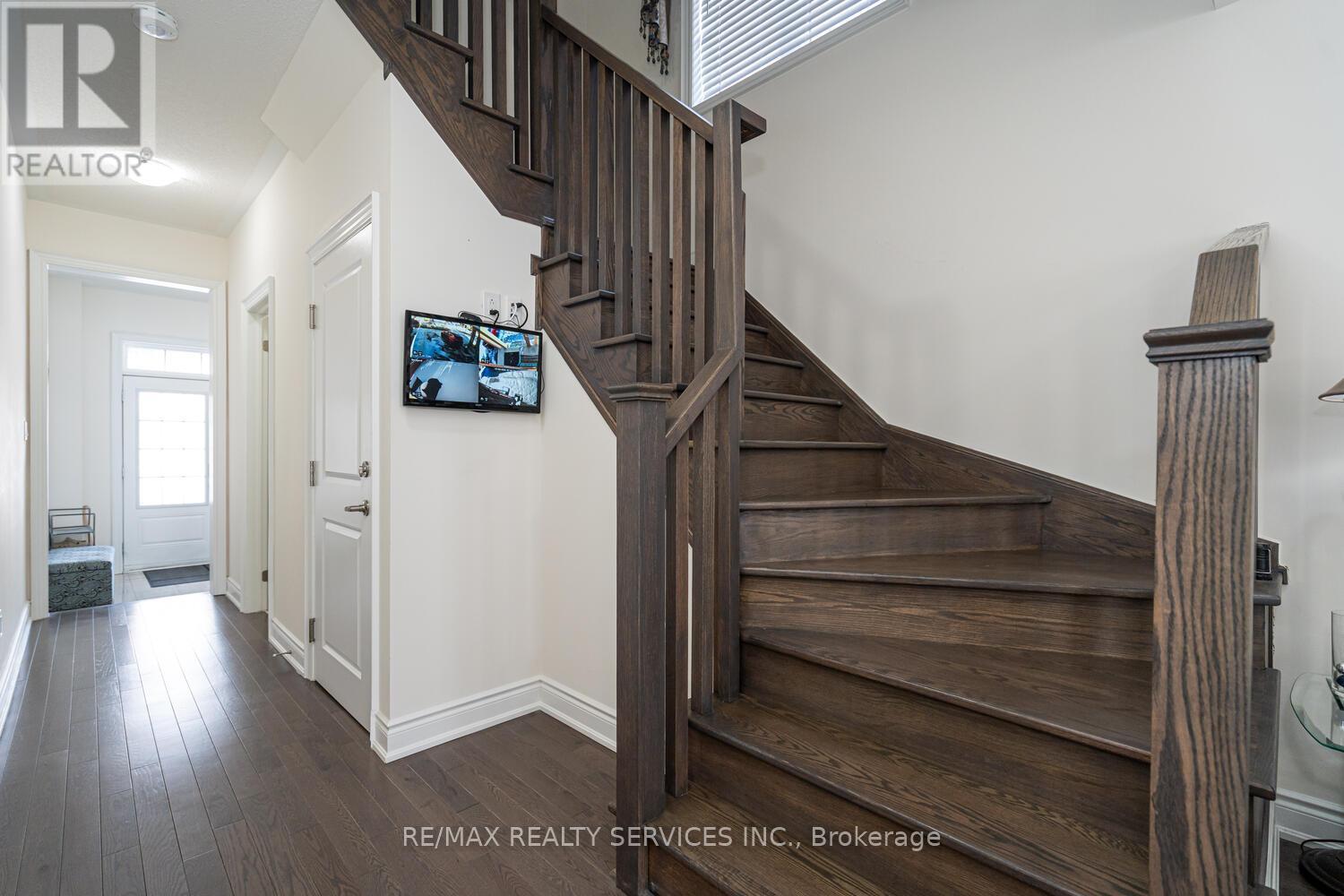 34 Thornvalley Terrace, Caledon, Ontario  L7C 4H9 - Photo 6 - W12912852