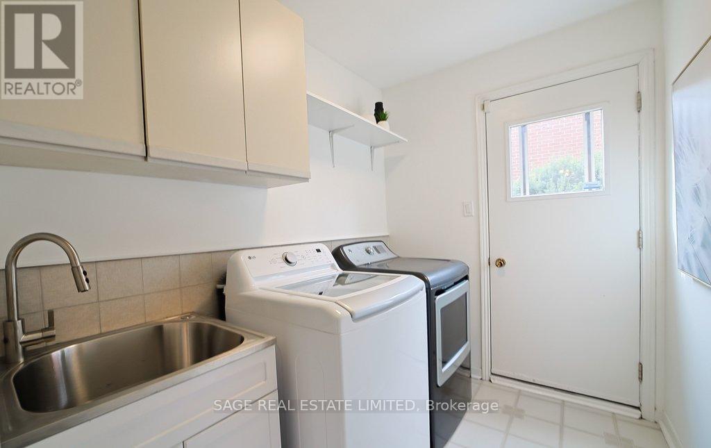 411 The Thicket, Mississauga, Ontario  L5G 4P6 - Photo 17 - W12912872