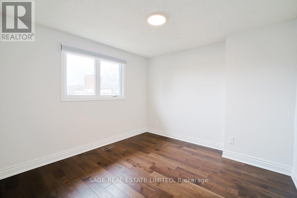 411 The Thicket, Mississauga, Ontario  L5G 4P6 - Photo 27 - W12912872