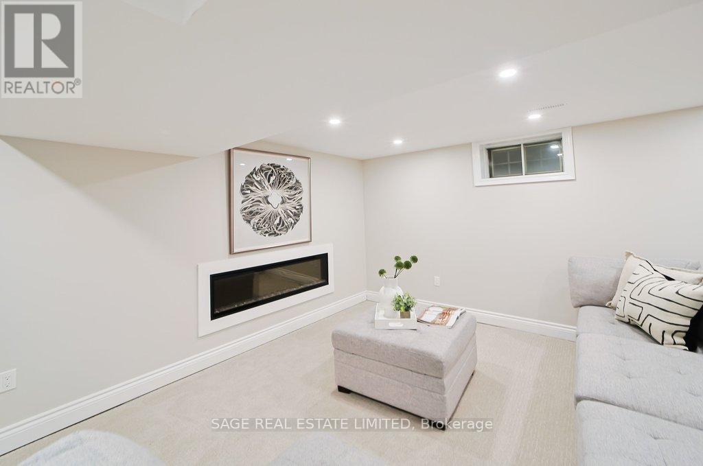 411 The Thicket, Mississauga, Ontario  L5G 4P6 - Photo 33 - W12912872