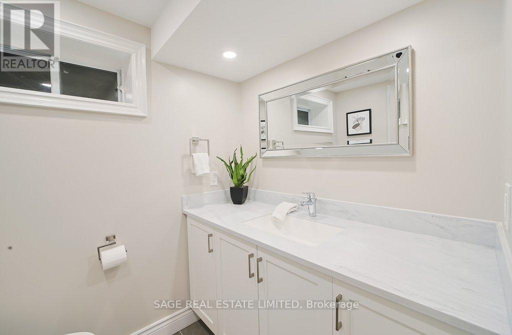 411 The Thicket, Mississauga, Ontario  L5G 4P6 - Photo 35 - W12912872