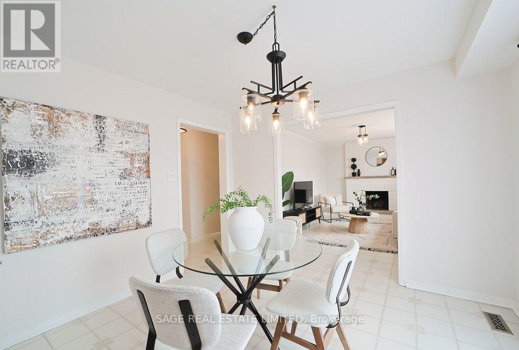 411 The Thicket, Mississauga, Ontario  L5G 4P6 - Photo 8 - W12912872