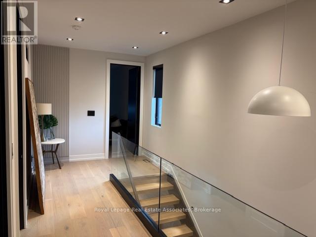 24b Broadview Avenue, Mississauga, Ontario  L5H 2S9 - Photo 10 - W12912900