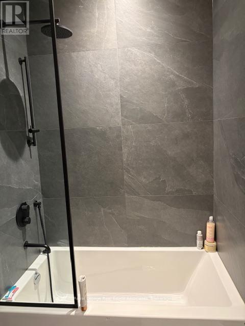 24b Broadview Avenue, Mississauga, Ontario  L5H 2S9 - Photo 13 - W12912900